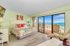 2 عدّة غرف نوم ومكواة/لوح كي وواي فاي وملاءات أسرّة