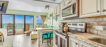 WOW 25ft  WRAP AROUND BALCONY/FLOOR2CEILING GLASS/BEST VIEW IN TOWN/UPGRADED