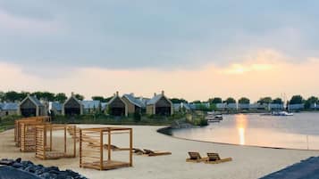 Una spiaggia nelle vicinanze