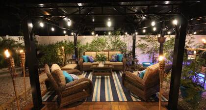 Stylish + Modern 2 bedroom, 2 bath. The 'Mermaid Suite'. One block to the beach