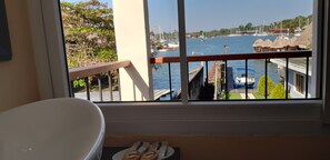 Exclusive Room | Water view - Hotel Real del Río (Livingston)