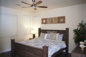 3 chambres, fer et planche à repasser, Wi-Fi, draps fournis