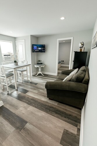 Stylish & Private 1BR Apartment - 25mins from Philly Center City