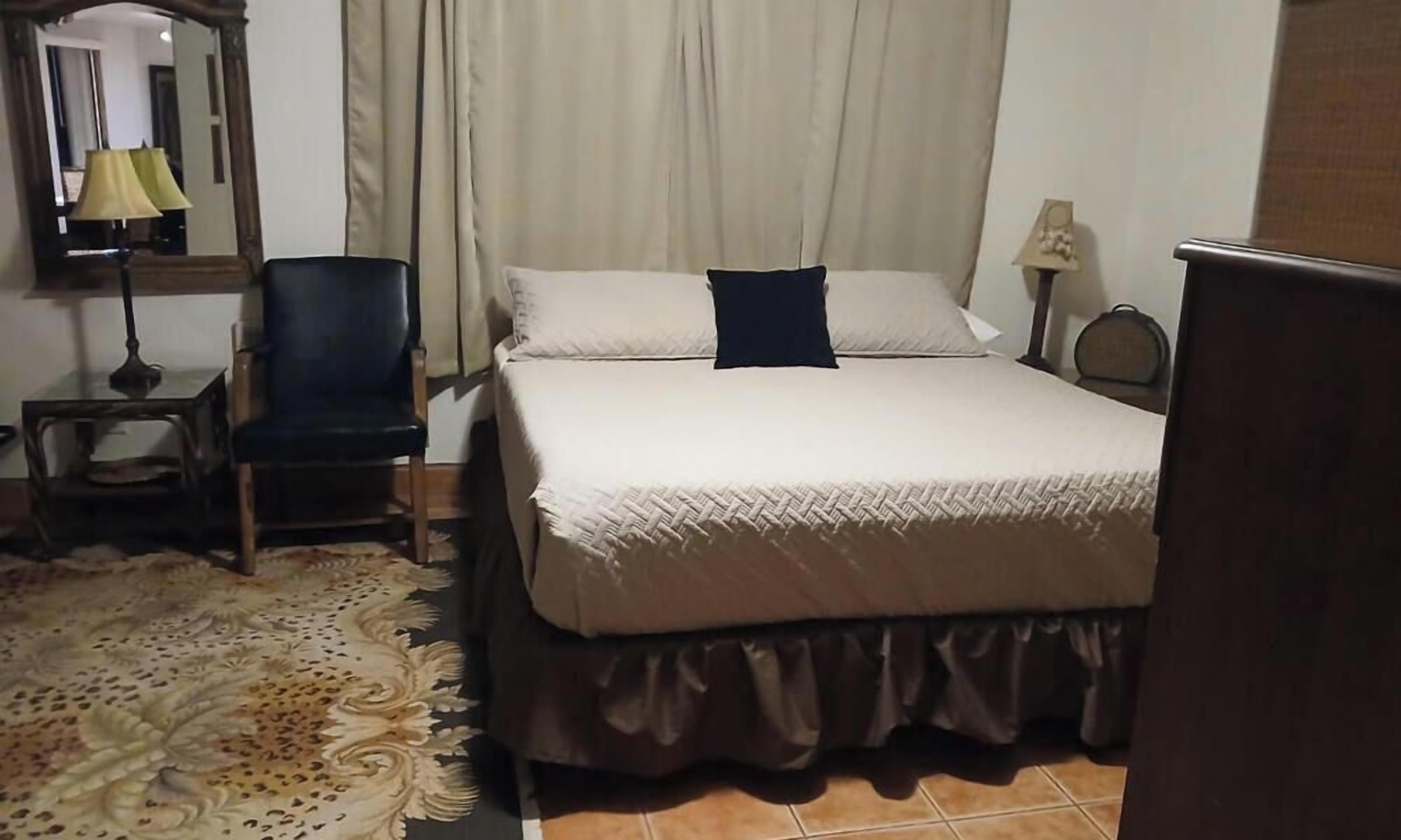 WiFi (無料)、ベッドシーツ