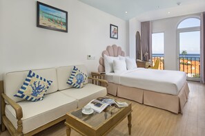 Appartement Luxe, 1 chambre, vue mer | Coffres-forts dans les chambres, bureau, rideaux occultants