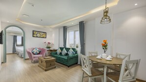 Executive Apartment, 2 Bedrooms, City View | Living area