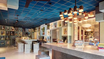 2 bares/lounges, 2 bares na praia, bar molhado, bar ao lado da piscina