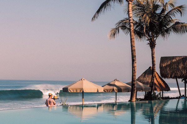 2 outdoor pools, free cabanas, pool umbrellas