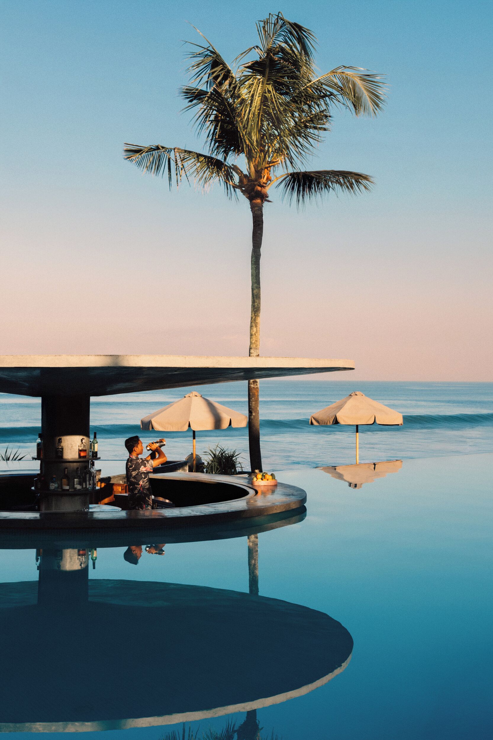 2 piscinas al aire libre, camas de piscina gratis, sombrillas