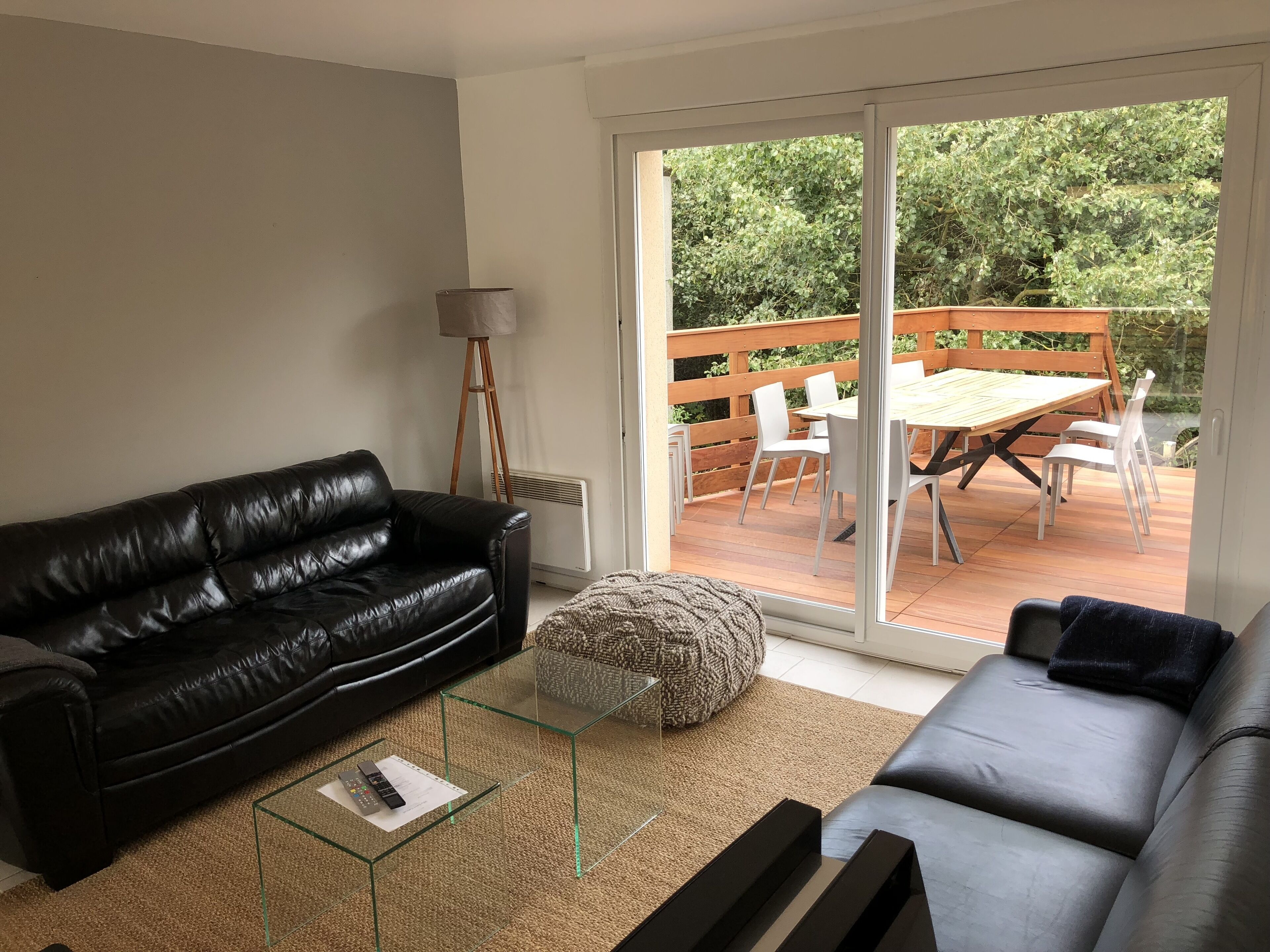 Télévision, cheminée, espaces bureaux, imprimantes