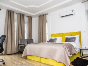 Chambre Prestige double | Bureau, accès au Wi-Fi (inclus), literie fournie