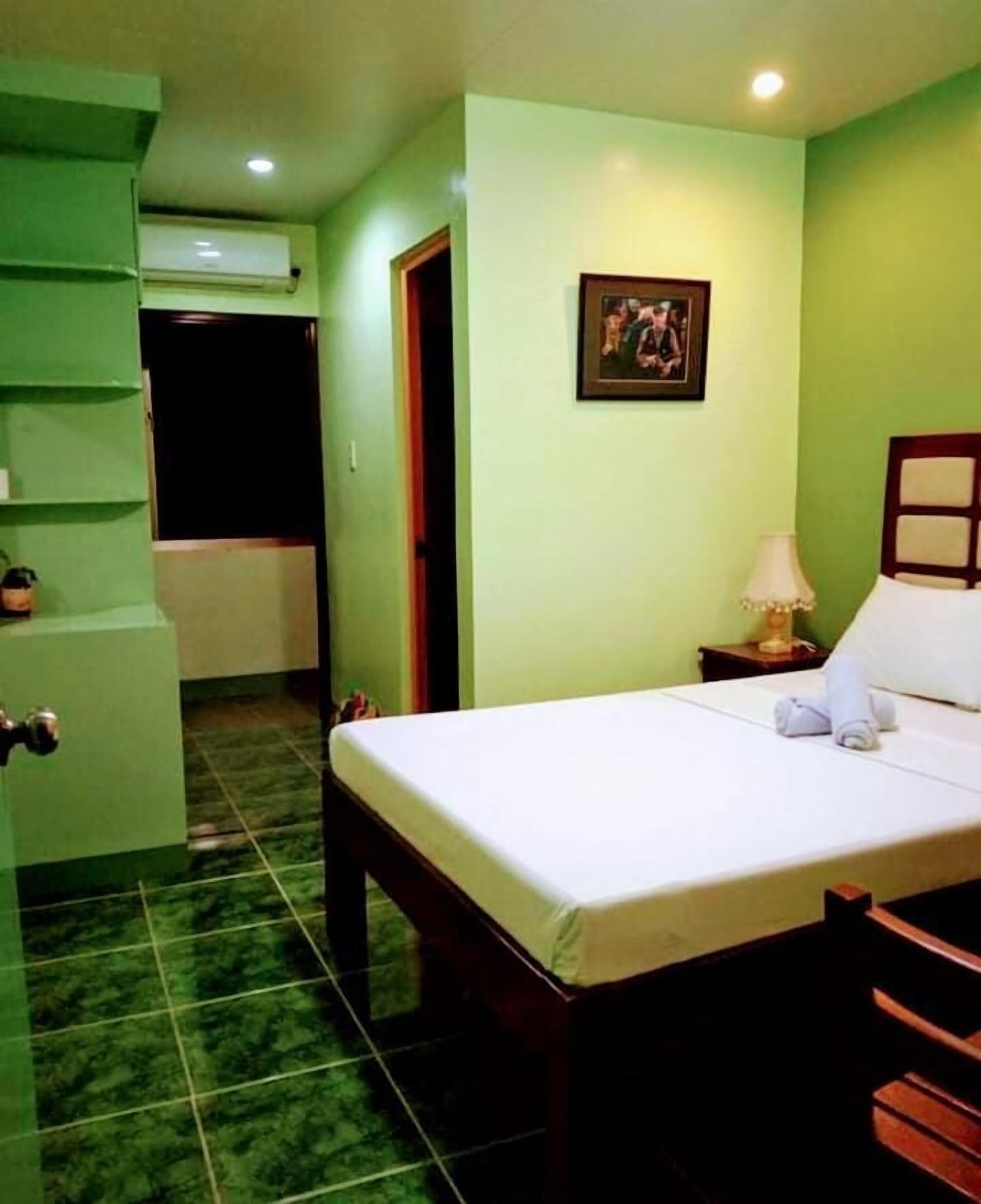 Individually furnished, desk, laptop workspace, free WiFi