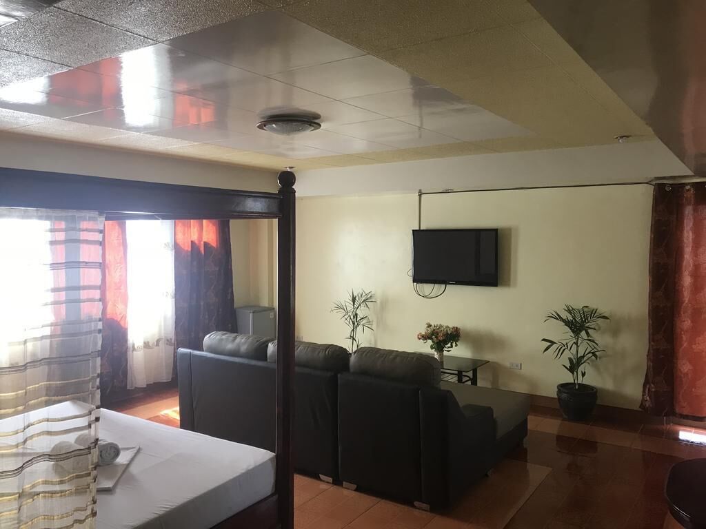 Individually furnished, desk, laptop workspace, free WiFi
