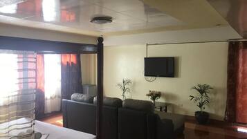 Individually furnished, desk, laptop workspace, free WiFi