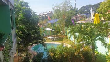 Deluxe Room, 1 Queen Bed, Pool View | Garden view