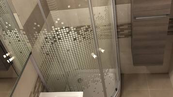 Deluxe Shared Dormitory, Mixed Dorm, Shared Bathroom (1 bed in 12 bed-room) | Bathroom shower