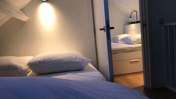 2 bedrooms, iron/ironing board, free cots/infant beds, free WiFi