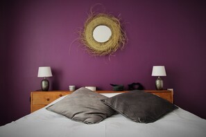 3 bedrooms, in-room safe, iron/ironing board, travel cot