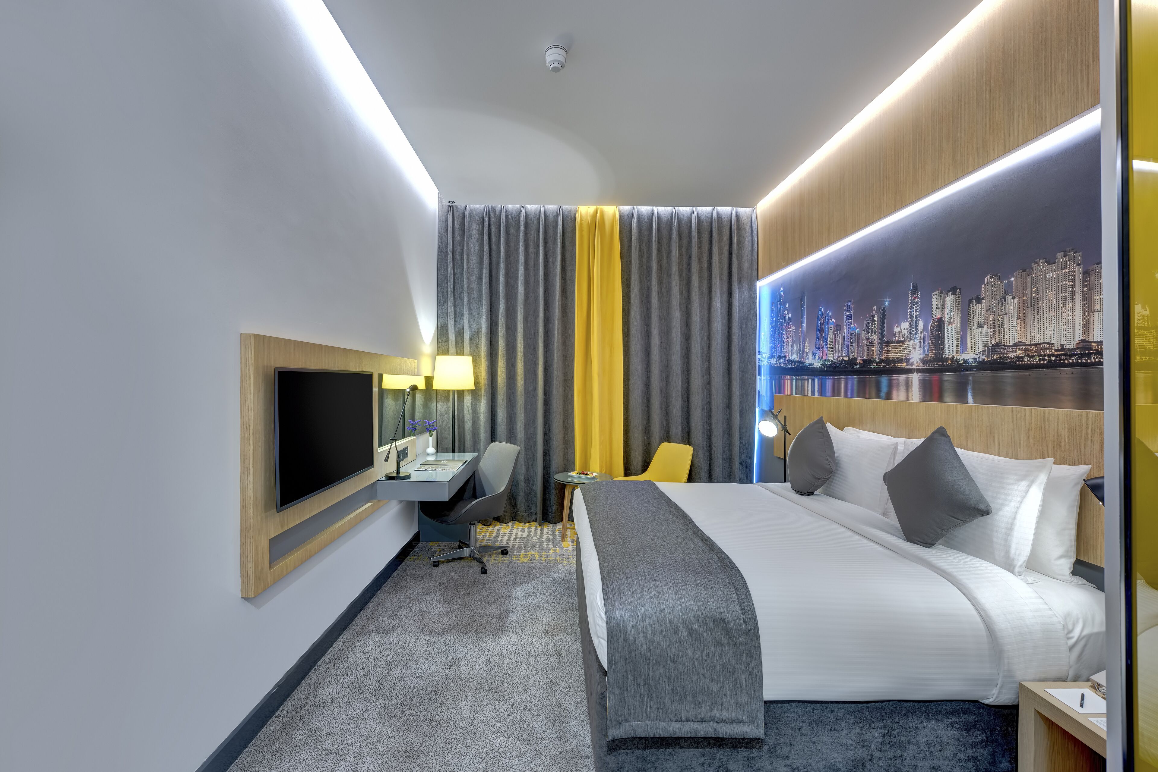 classic room | minibar, in-room safe, desk, laptop workspace