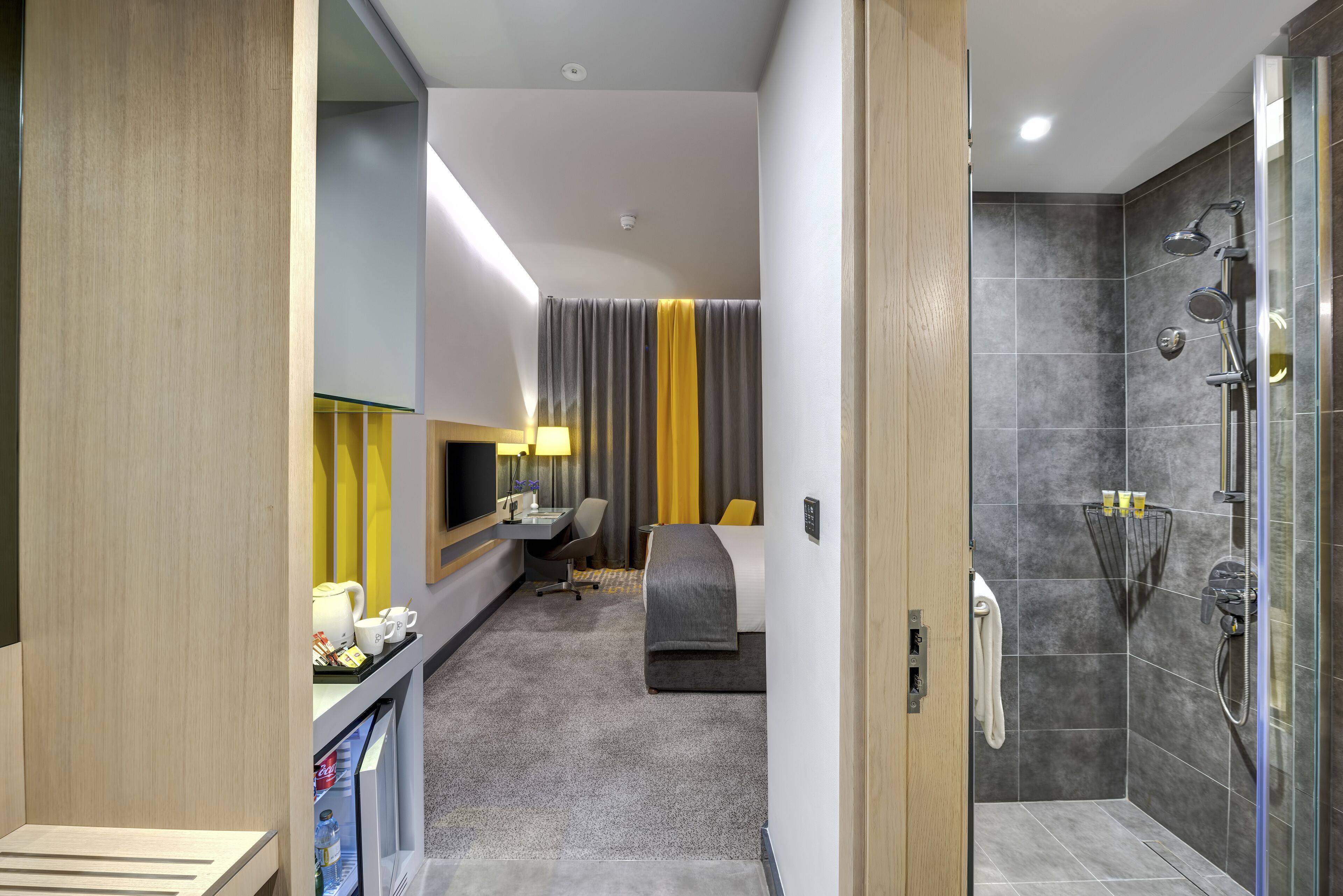 classic room | bathroom | shower, free toiletries, hair dryer, towels