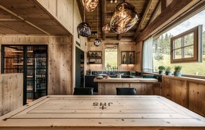 Unclassified image, 4 of 17, button