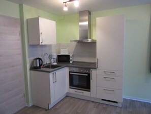 Kühlschrank, Mikrowelle, Geschirrspüler, Gefrierschrank