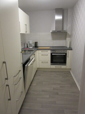 Kühlschrank, Mikrowelle, Geschirrspüler, Gefrierschrank