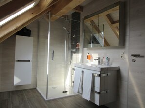 Unclassified image, 4 of 15, button