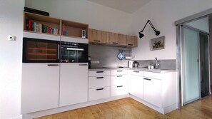 Kühlschrank, Mikrowelle, Ofen, Geschirrspüler