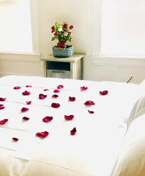 3 bedrooms, hypo-allergenic bedding, down comforters