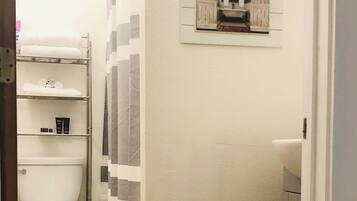 Comfort Apartment | Bathroom | Towels