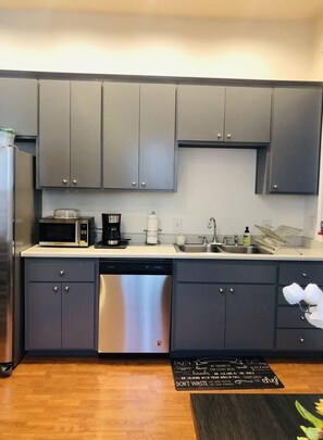 Comfort Apartment | Private kitchen - Misha's Cozy Haven (Marysville)