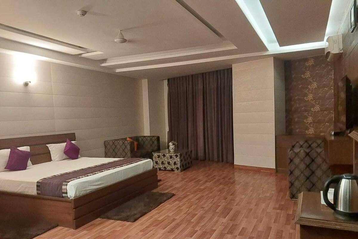 Executive kamer, 2 slaapkamers, roken, uitzicht op bergen | 5 slaapkamers, donzen dekbedden, pillowtop-bedden, een minibar