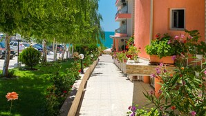 Front of property - Hotel Iris Beach (Sveti Vlas)