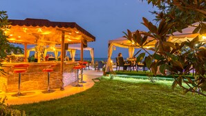 Outdoor dining - Hotel Iris Beach (Sveti Vlas)