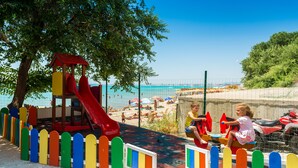 Children's play area - outdoor - Hotel Iris Beach (Sveti Vlas)