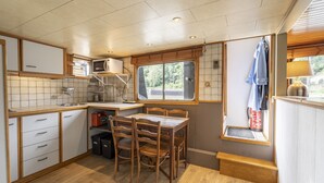 Exclusive Cabin | Private kitchen - Péniche Rayclau (Braine-le-Comte)