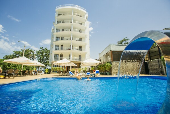 Outdoor pool - Kobuleti Pearl Of Sea Hotel & Spa (Kobuleti)