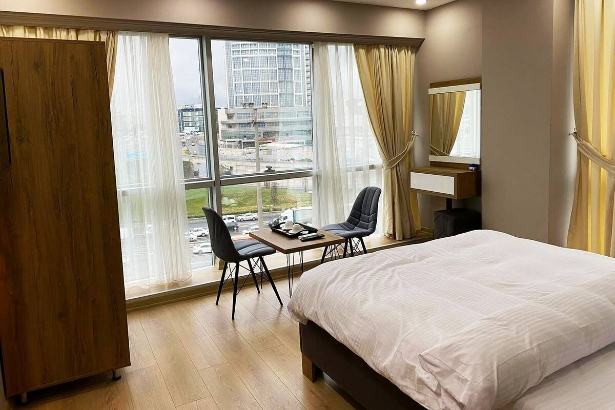 Suite, City View | Minibar, WiFi (free)