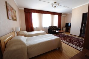 Double or Twin Junior Suite | Desk, laptop workspace, blackout drapes, iron/ironing board