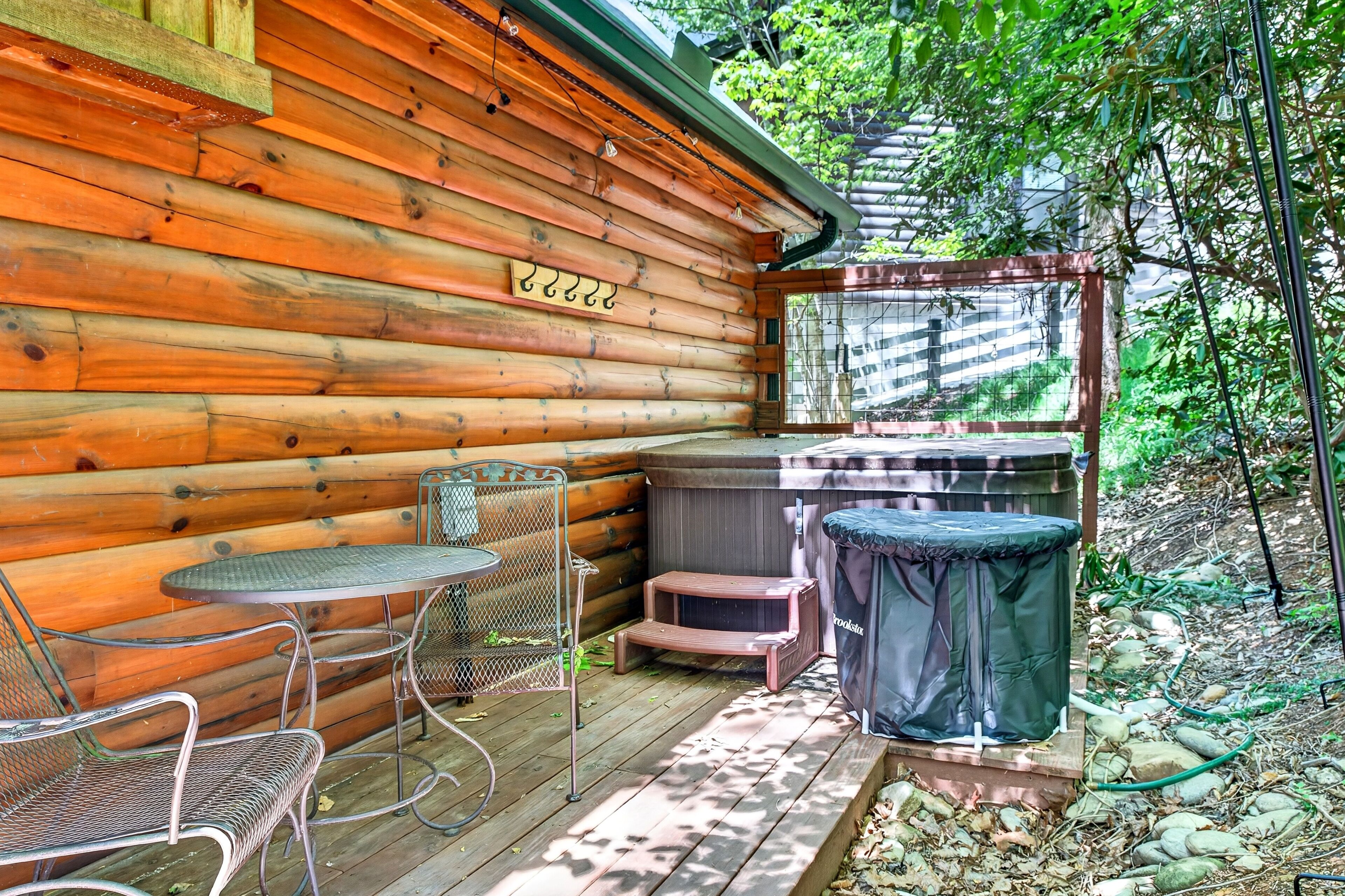 Cabin, 3 Bedrooms | Outdoor dining