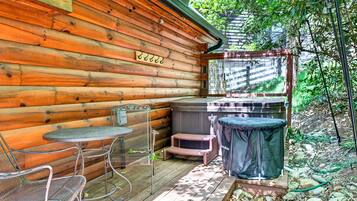 Cabin, 3 Bedrooms | Outdoor dining