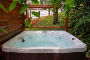 Cabin, 3 Bedrooms | Outdoor spa tub