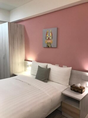 더블룸 (Dark Pink) | 각각 다르게 가구 비치, 책상, 무료 WiFi, 침대 시트