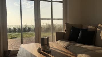 Smart-TV, Kamin, DVD-Player, BĂŒcher