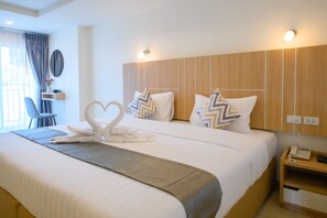 Minibar, in-room safe, blackout drapes, soundproofing - Iris palace (Pattaya)