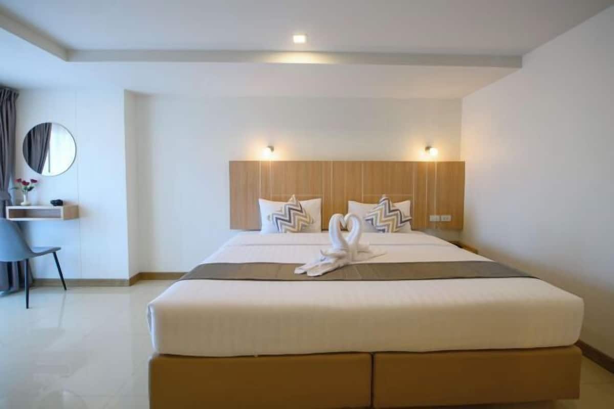 Minibar, in-room safe, blackout drapes, soundproofing
