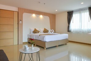 Deluxe Double Room | Minibar, in-room safe, blackout drapes, soundproofing