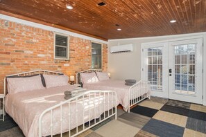 5 bedrooms, iron/ironing board, travel crib, WiFi - 5-BD/3-BA in the Heart of Dallas w/ Pool & Hot Tub (Dallas)