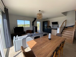 Smart TV, fireplace, video games